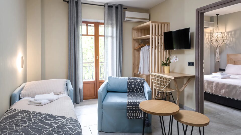Tiara Holidays - Oasis Apartments - Family De Luxe Apartment - living room 2